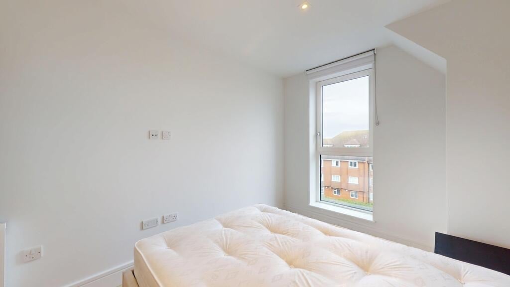 Flat Beverley Way in Greater London