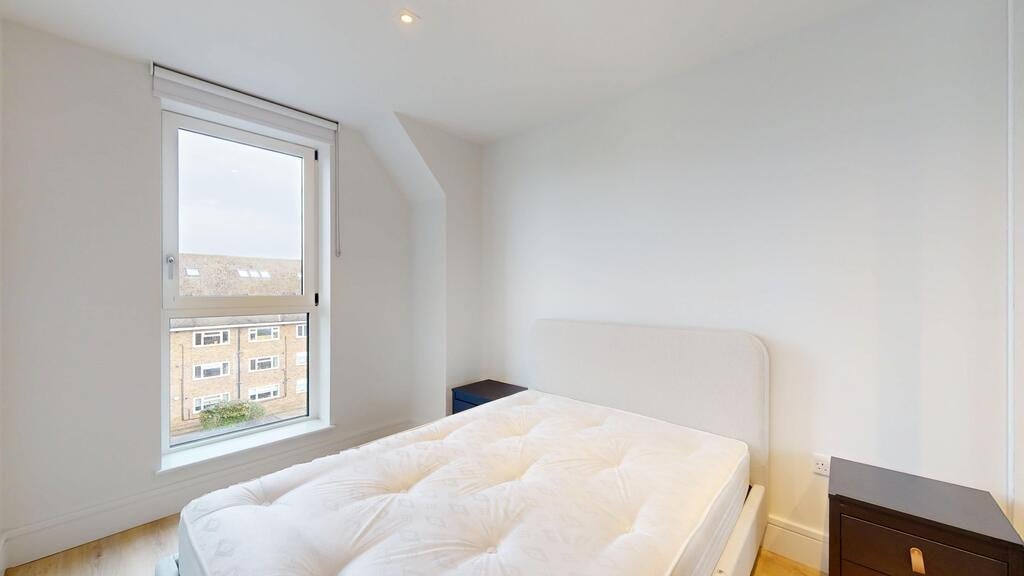 Flat Beverley Way in Greater London