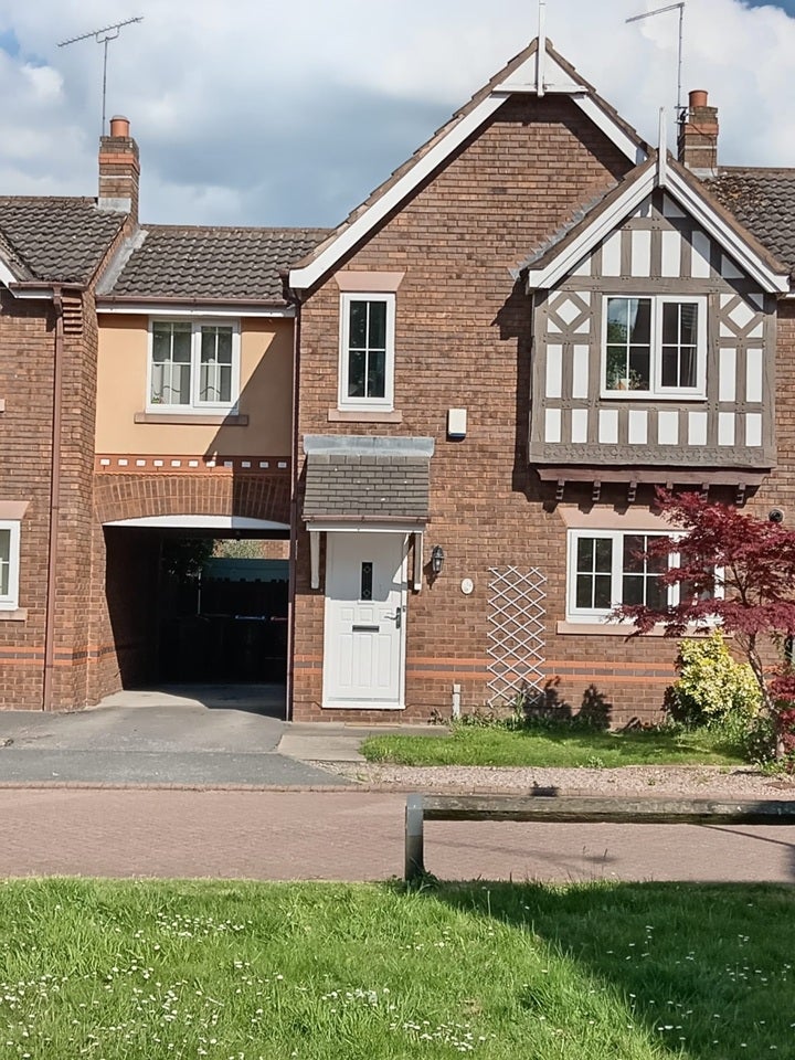 House Benton Drive in Chester