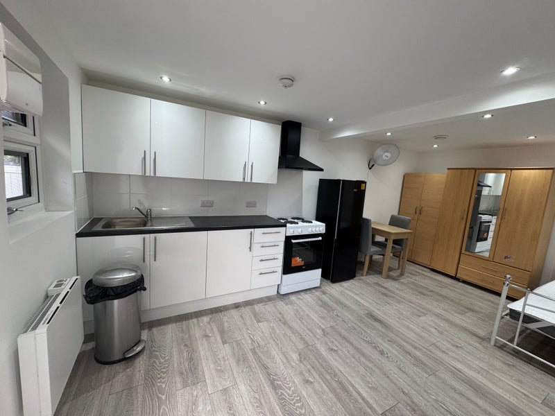 Room Rosebery Avenue in Greater London