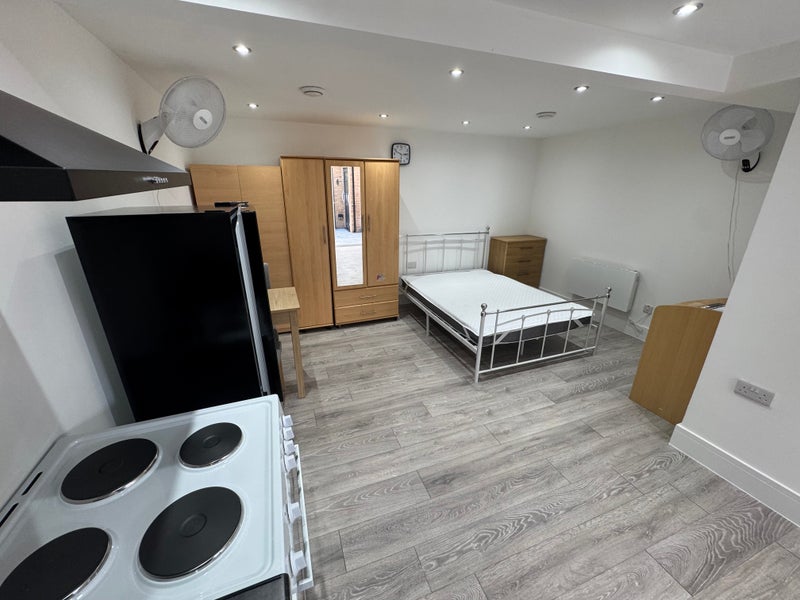 Room Rosebery Avenue in Greater London