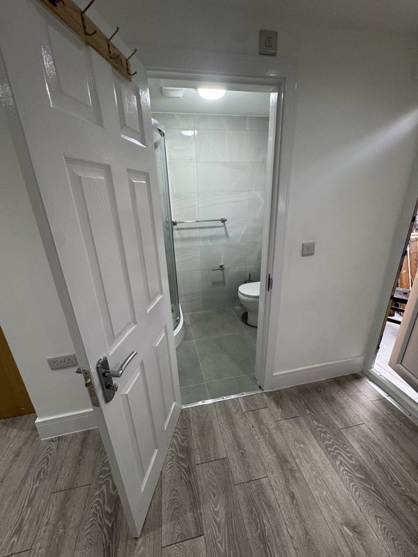 Room Rosebery Avenue in Greater London