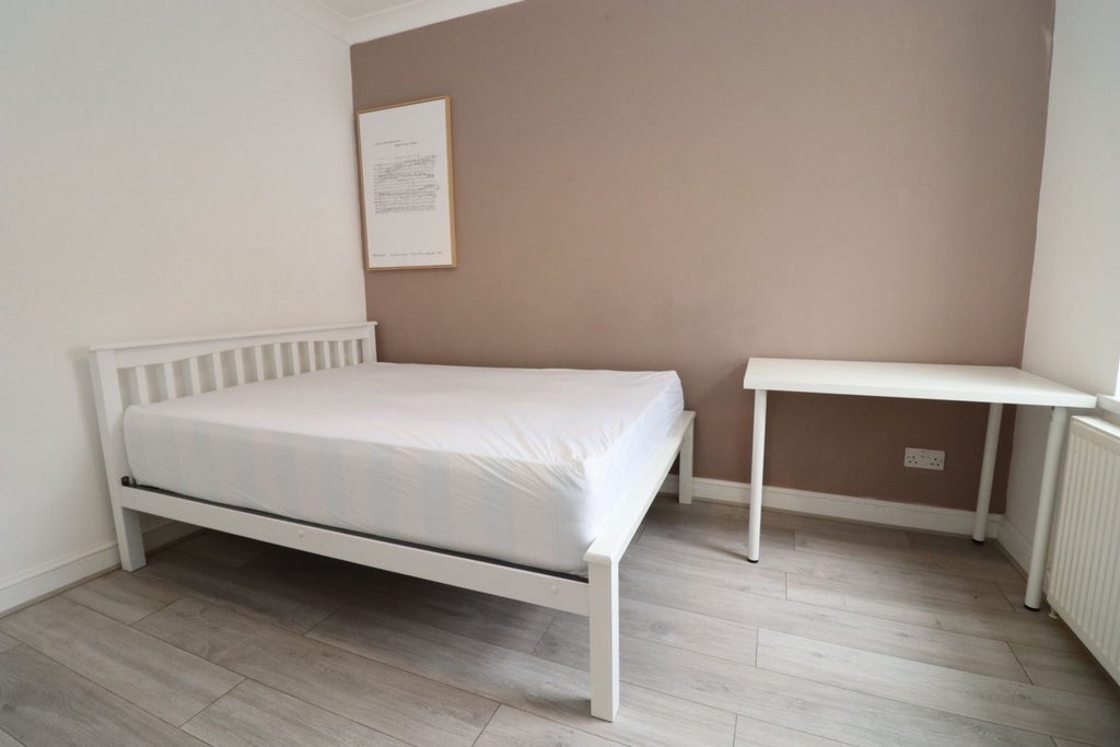 Room Globe Road in Greater London