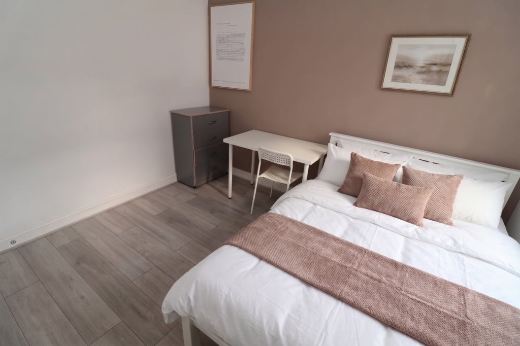Room Globe Road in Greater London