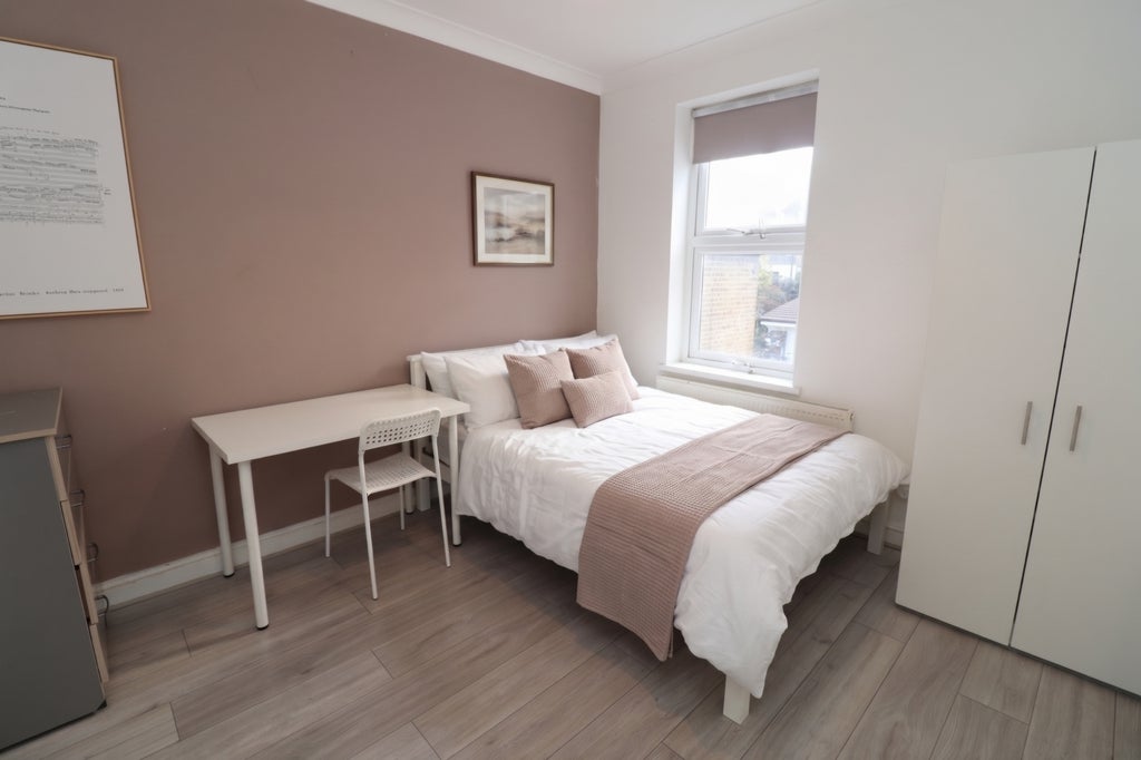 Room Globe Road in Greater London