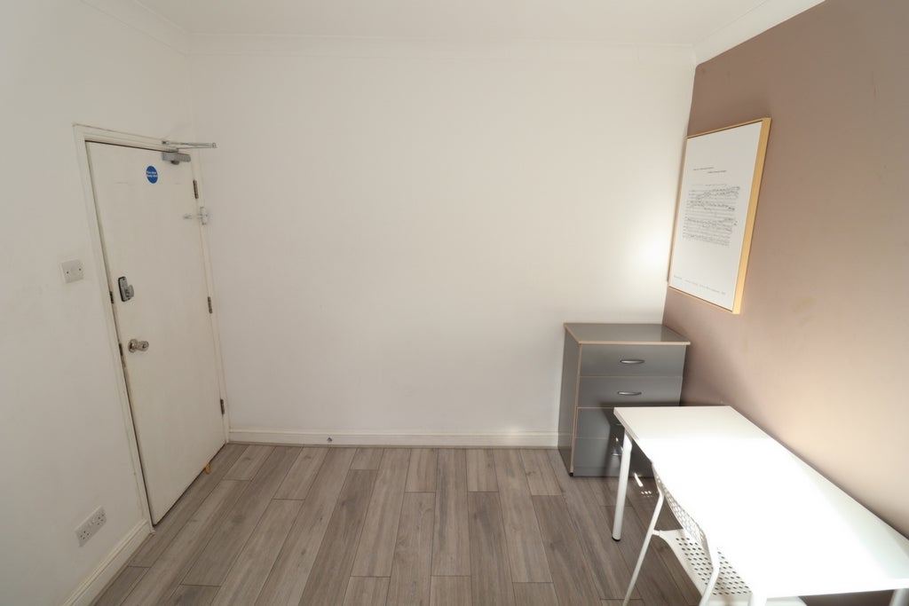 Room Globe Road in Greater London