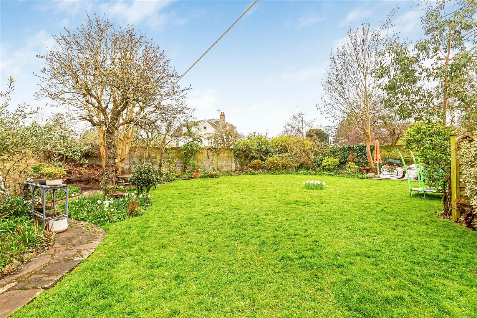 Flat Castelnau in Greater London