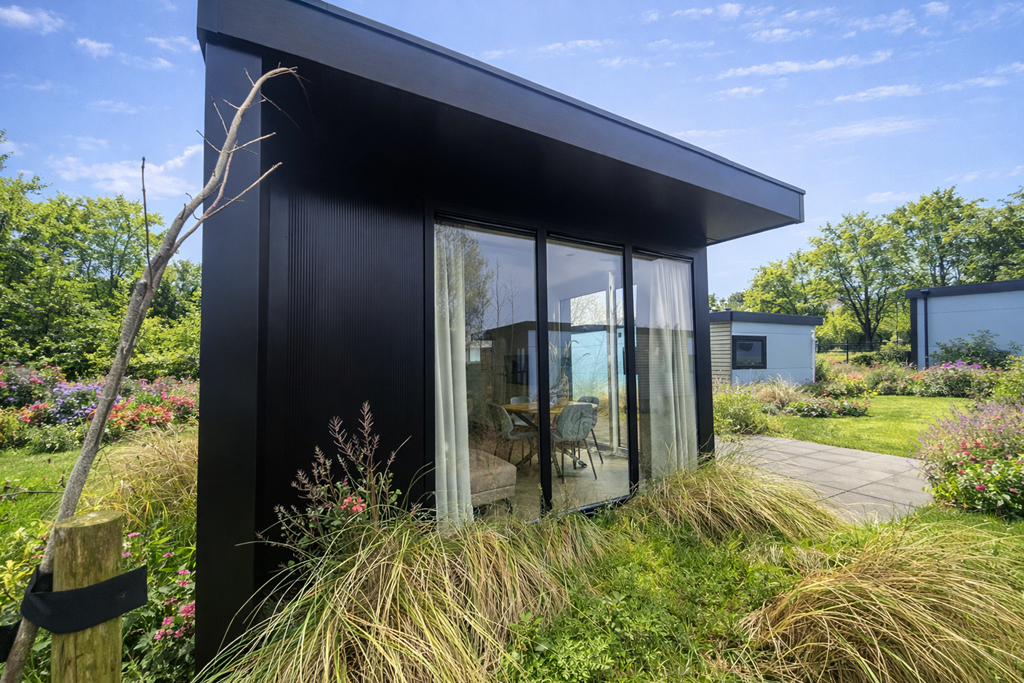 Tussenwoning te koop: Postweg 10-132, De Cocksdorp