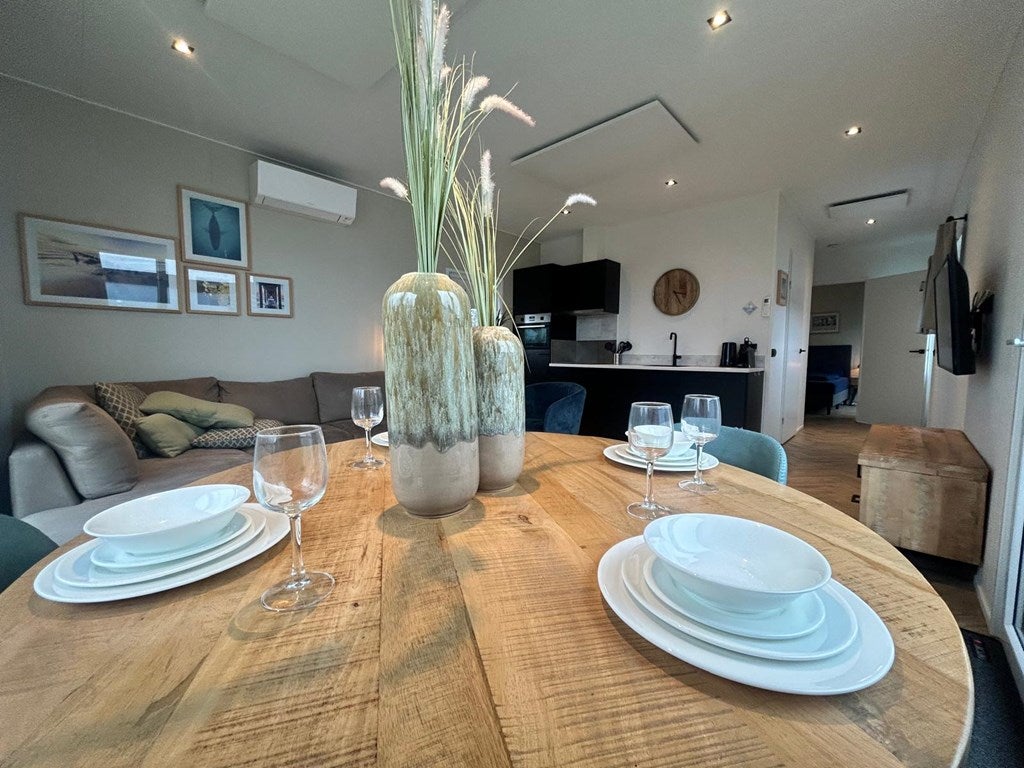 Tussenwoning te koop: Postweg 10-132, De Cocksdorp