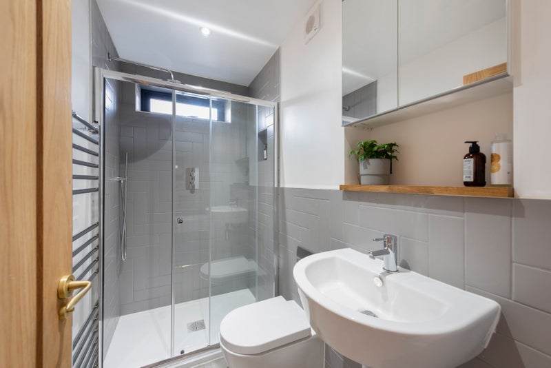 Room Wilton Road in Greater London