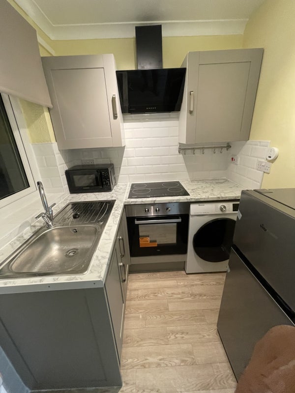Flat Leahurst Crescent in Birmingham