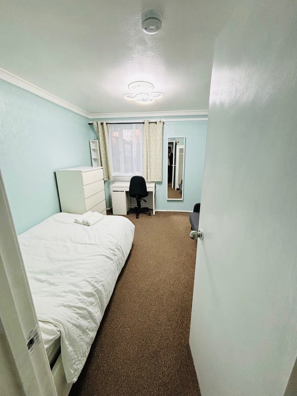 Flat Leahurst Crescent in Birmingham
