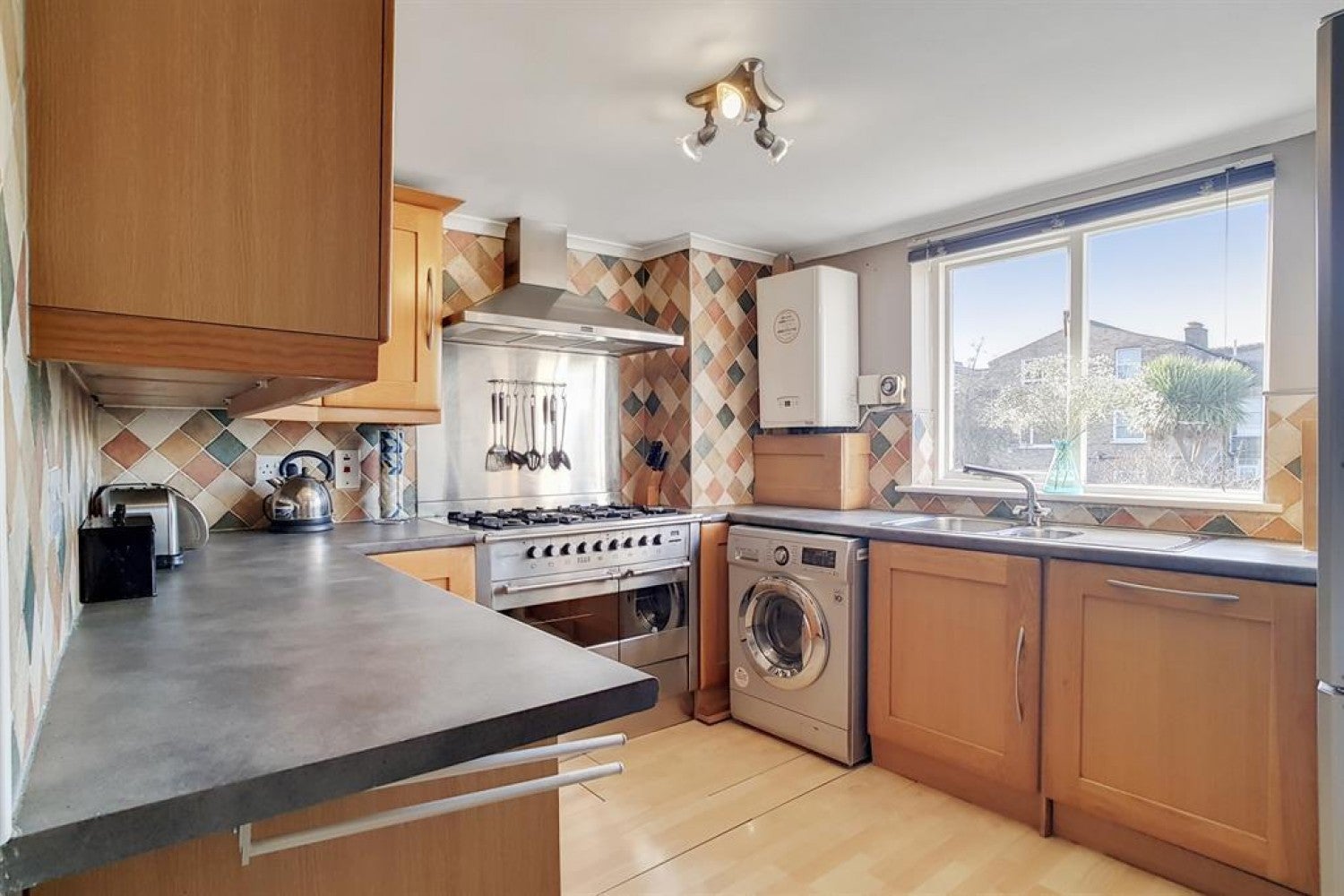 Flat Elsinore Road in Greater London
