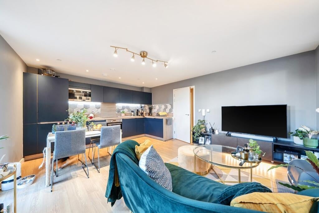 Flat Vian Street in Greater London
