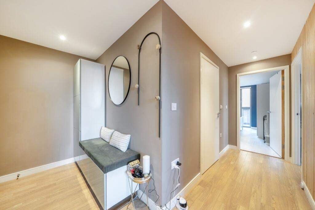 Flat Vian Street in Greater London