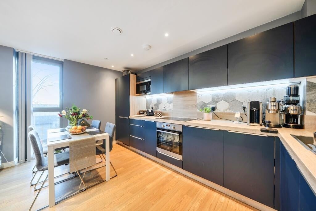 Flat Vian Street in Greater London