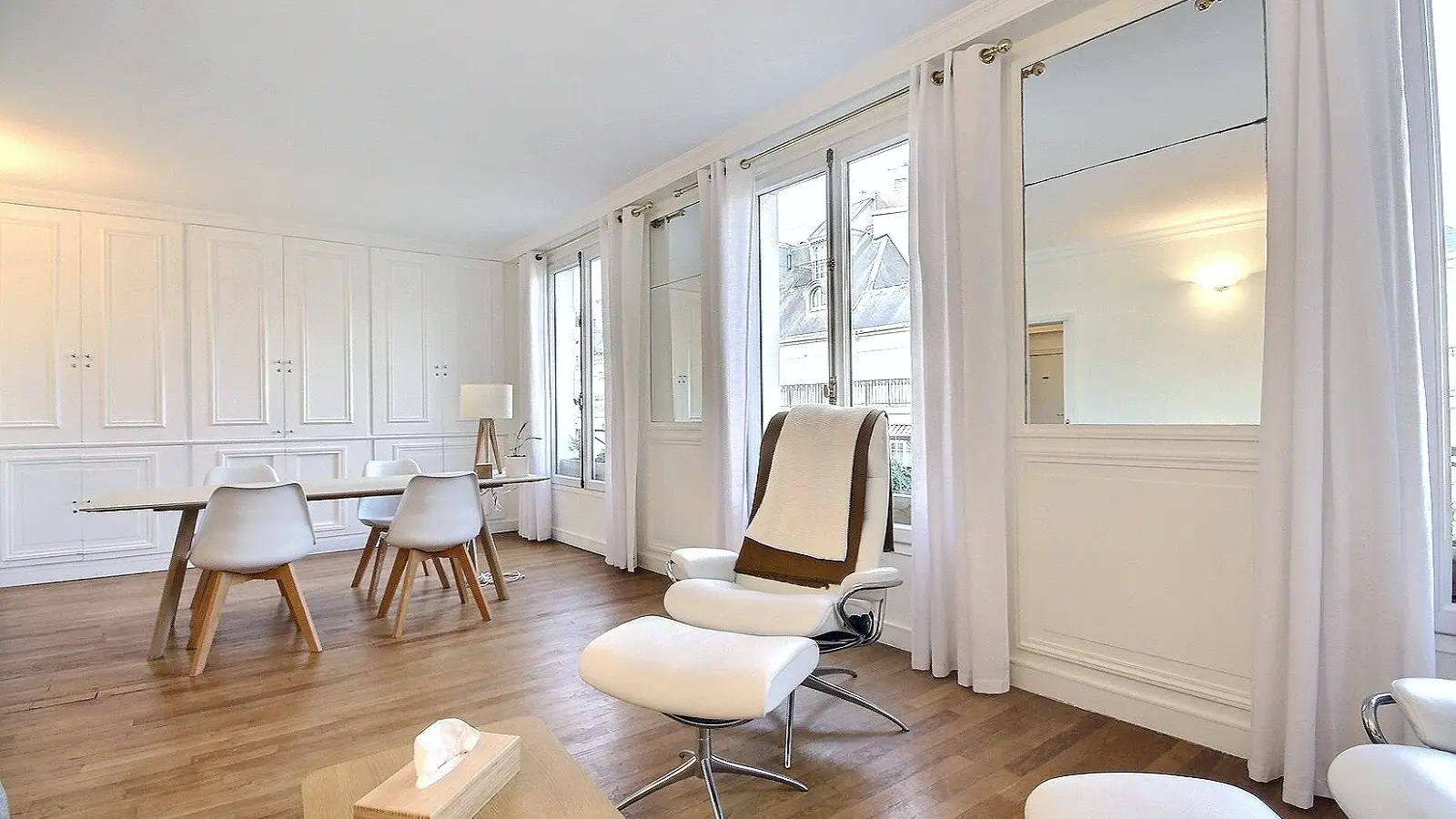 Flat Rue du Faubourg Saint-Honoré in Paris