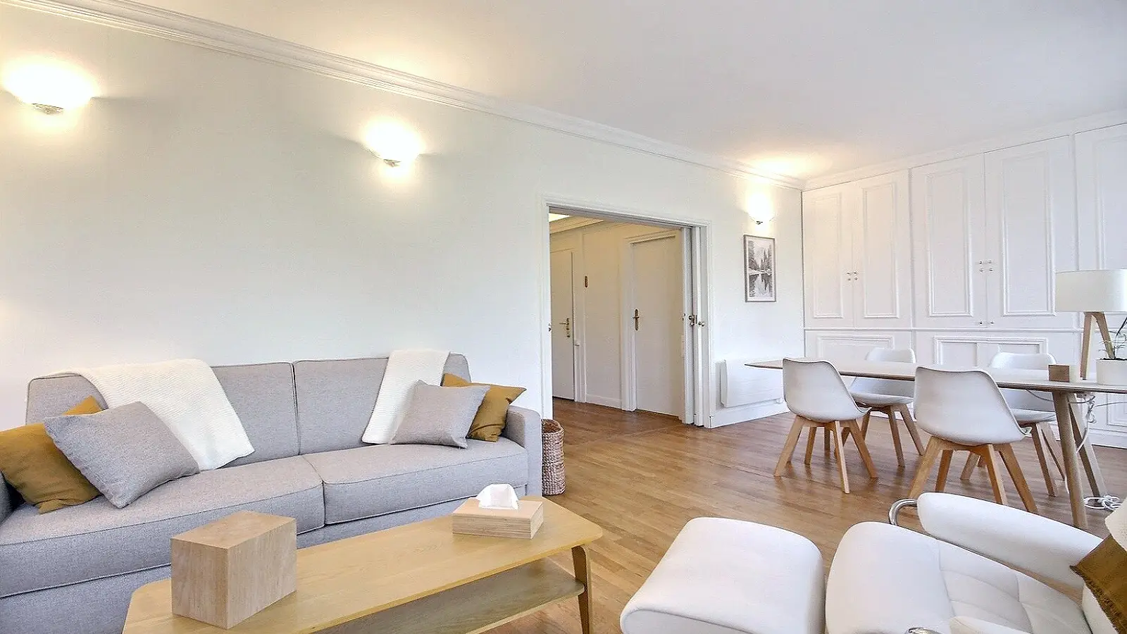 Flat Rue du Faubourg Saint-Honoré in Paris