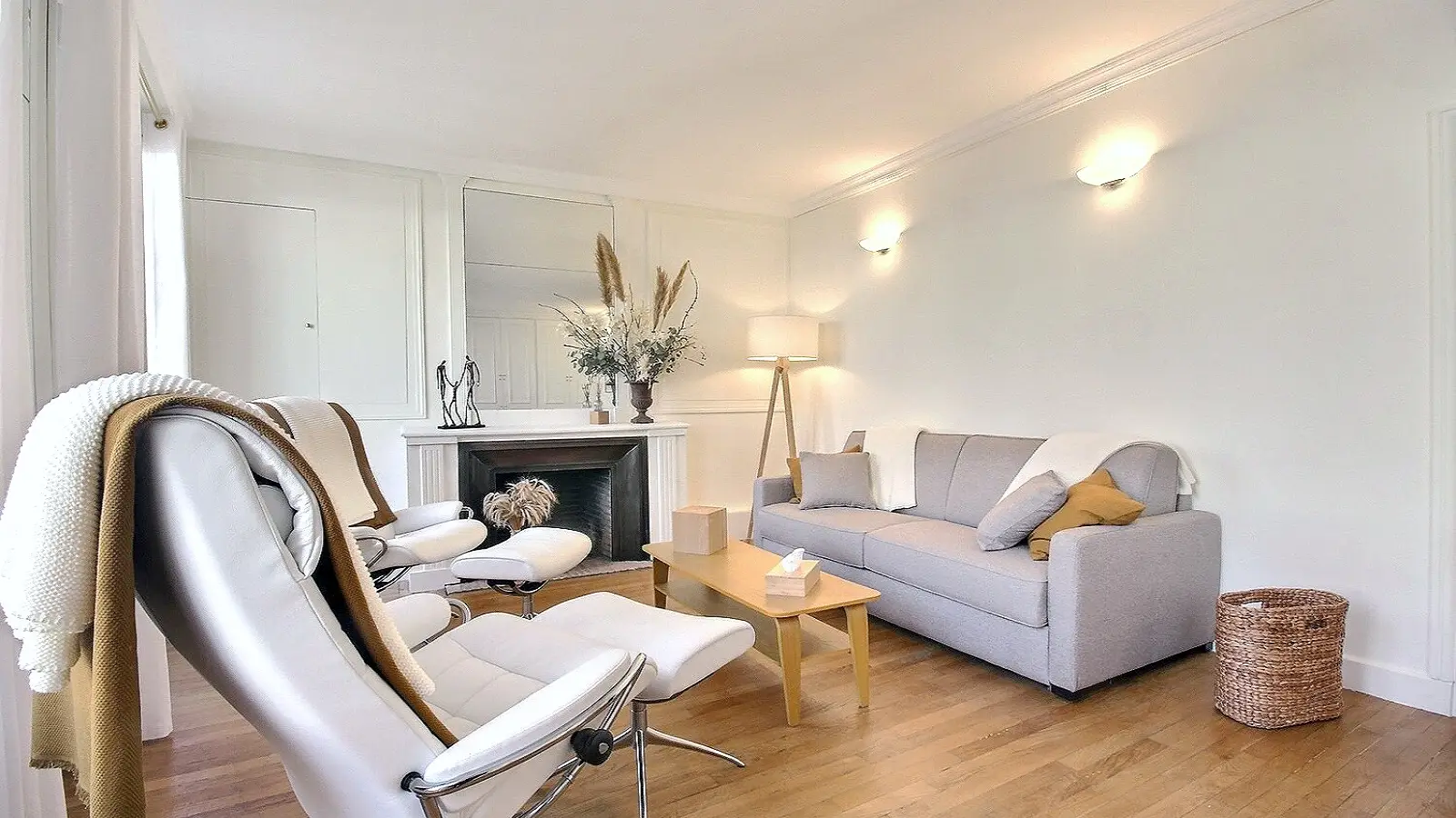 Flat Rue du Faubourg Saint-Honoré in Paris