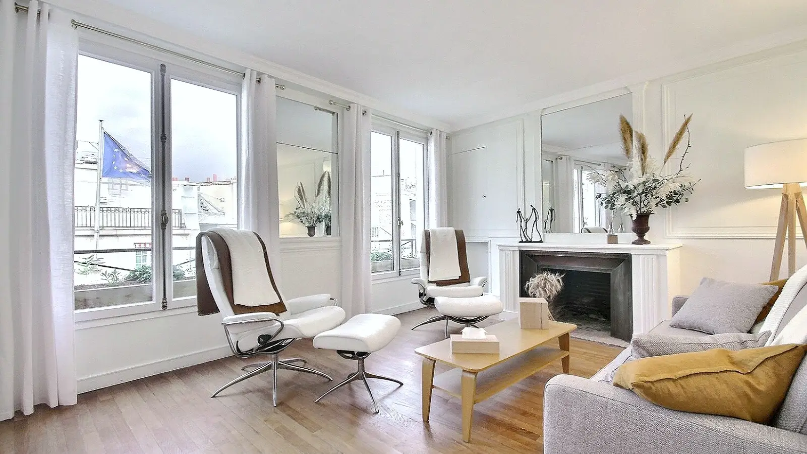 Flat Rue du Faubourg Saint-Honoré in Paris