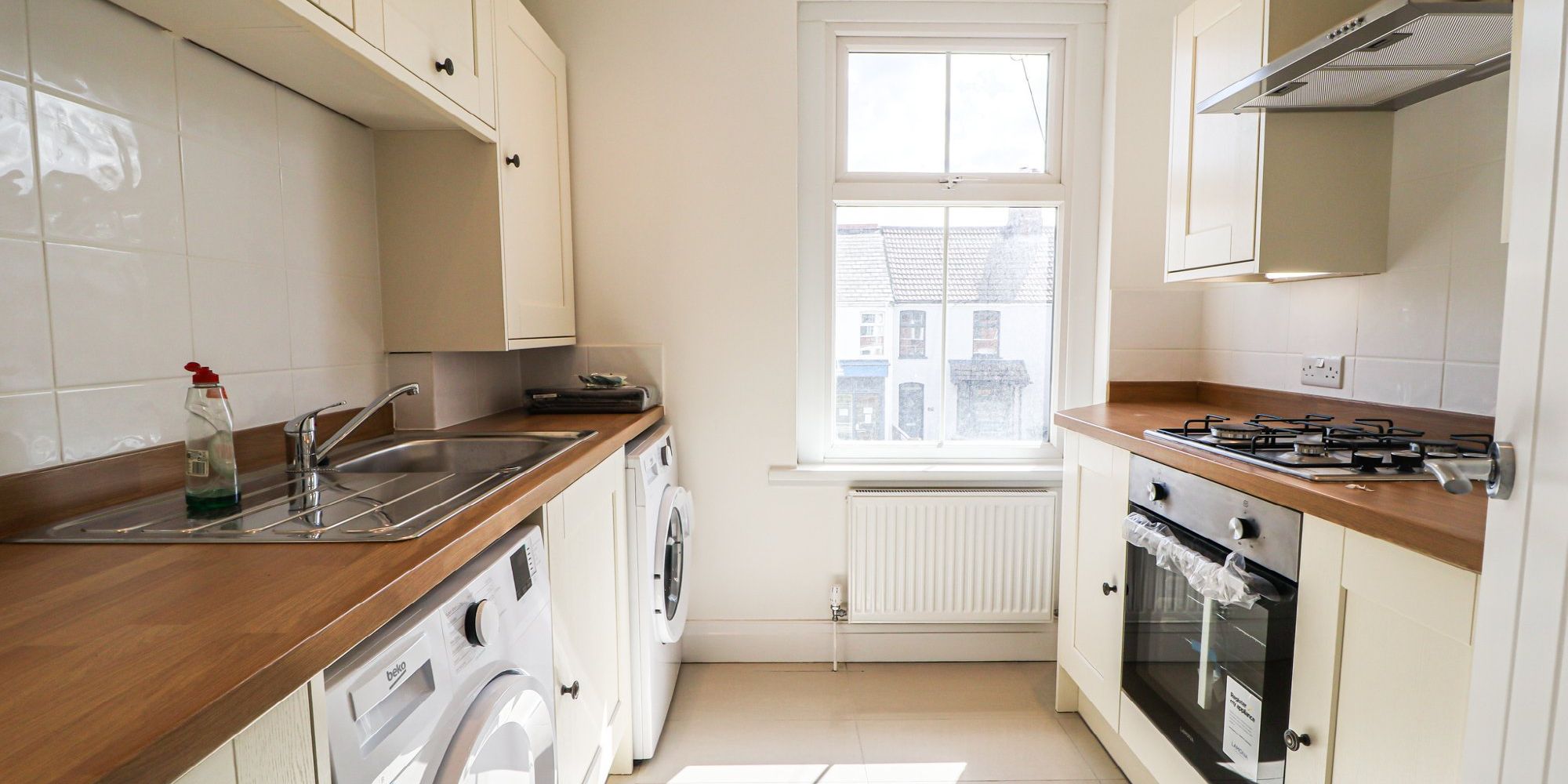 Flat Caerphilly Road in Cardiff