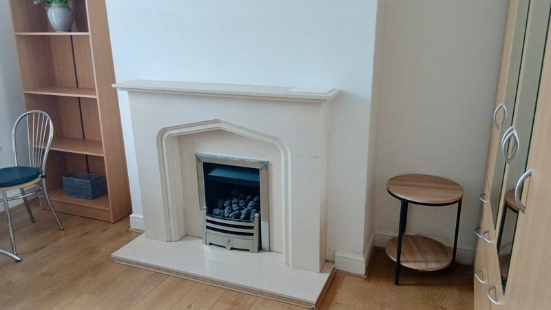 Room Graham Road in Greater London