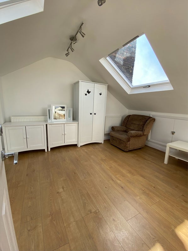 Room Graham Road in Greater London