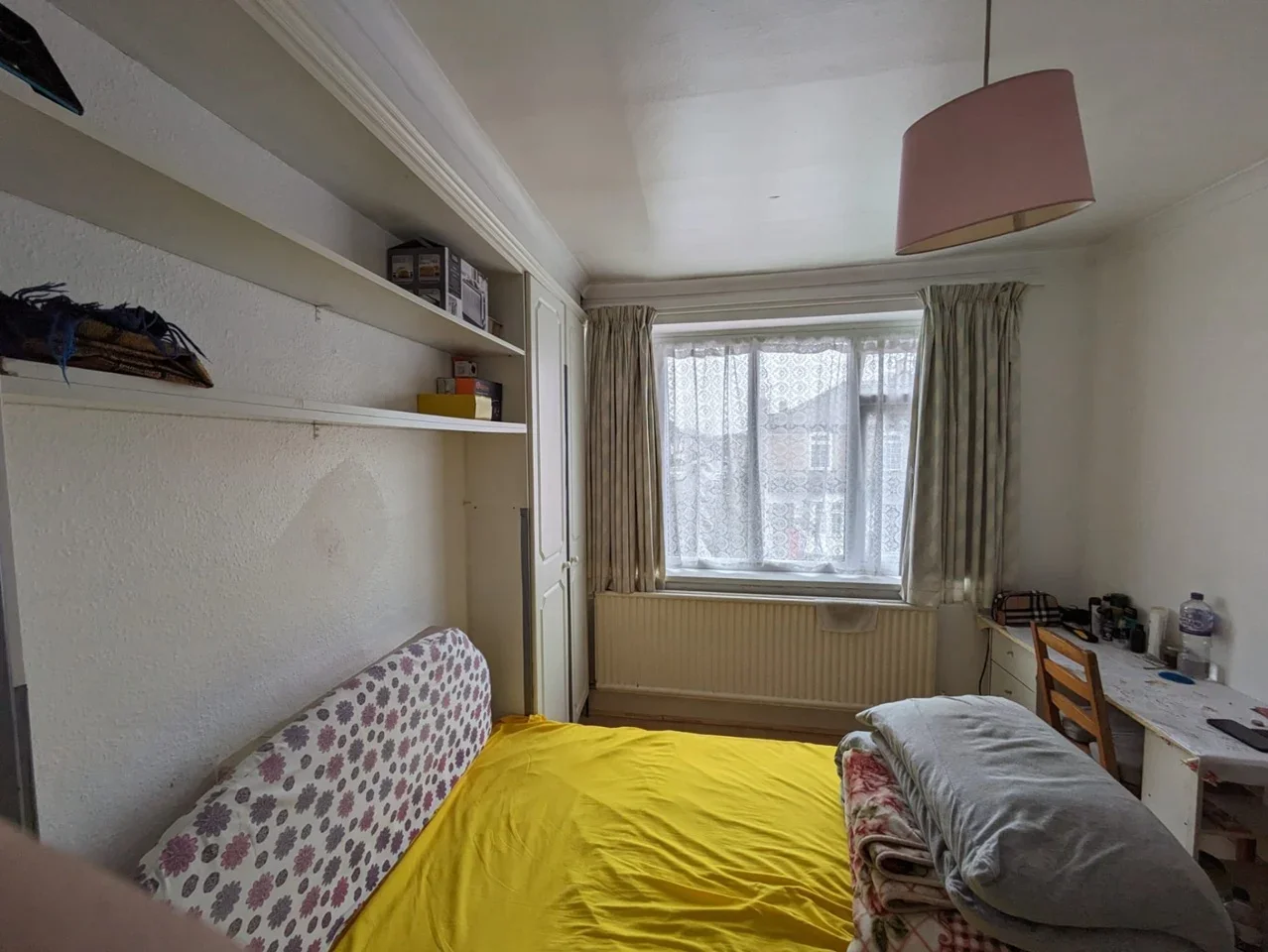 Room Elm Road in Greater London