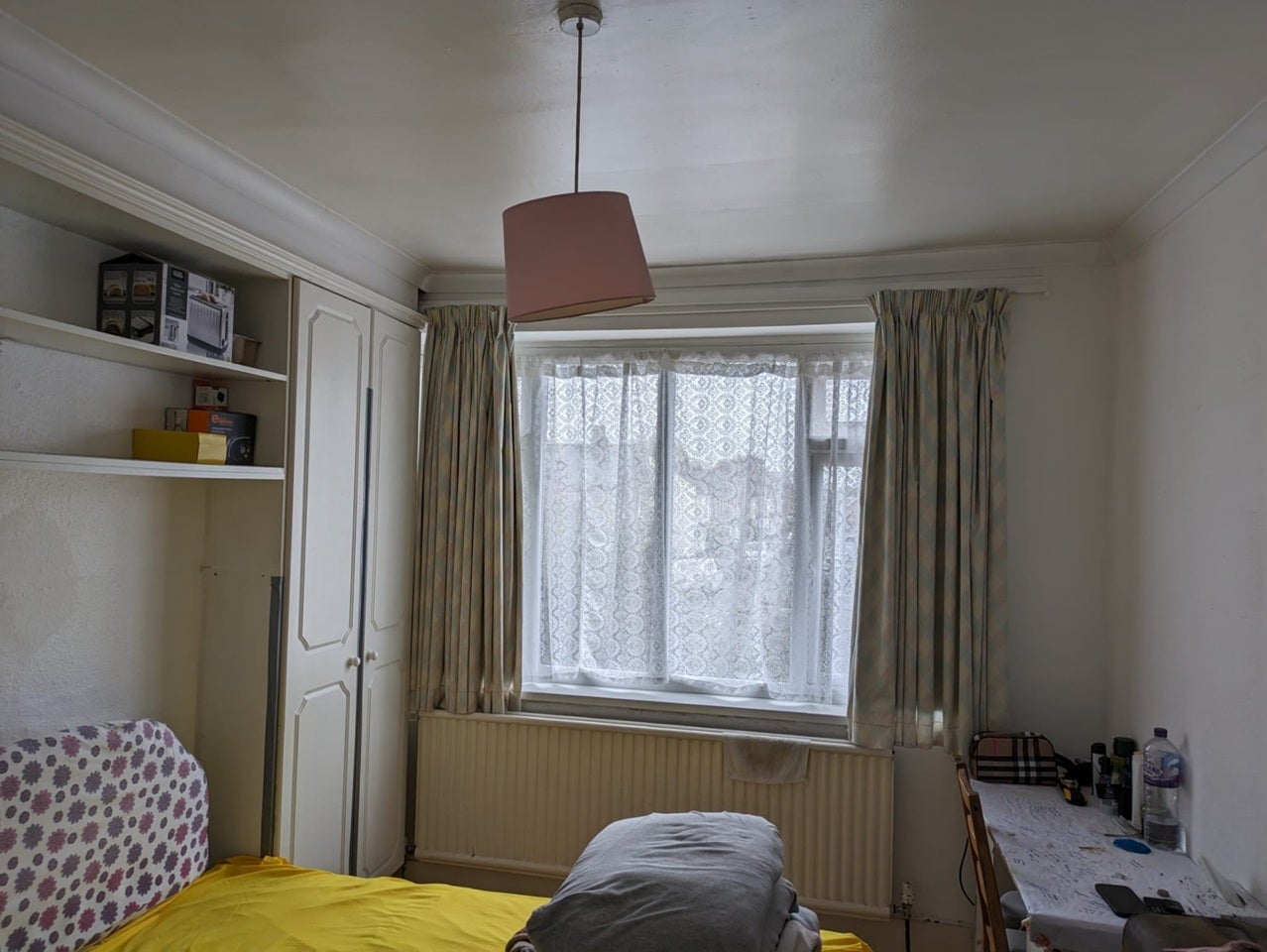 Room Elm Road in Greater London