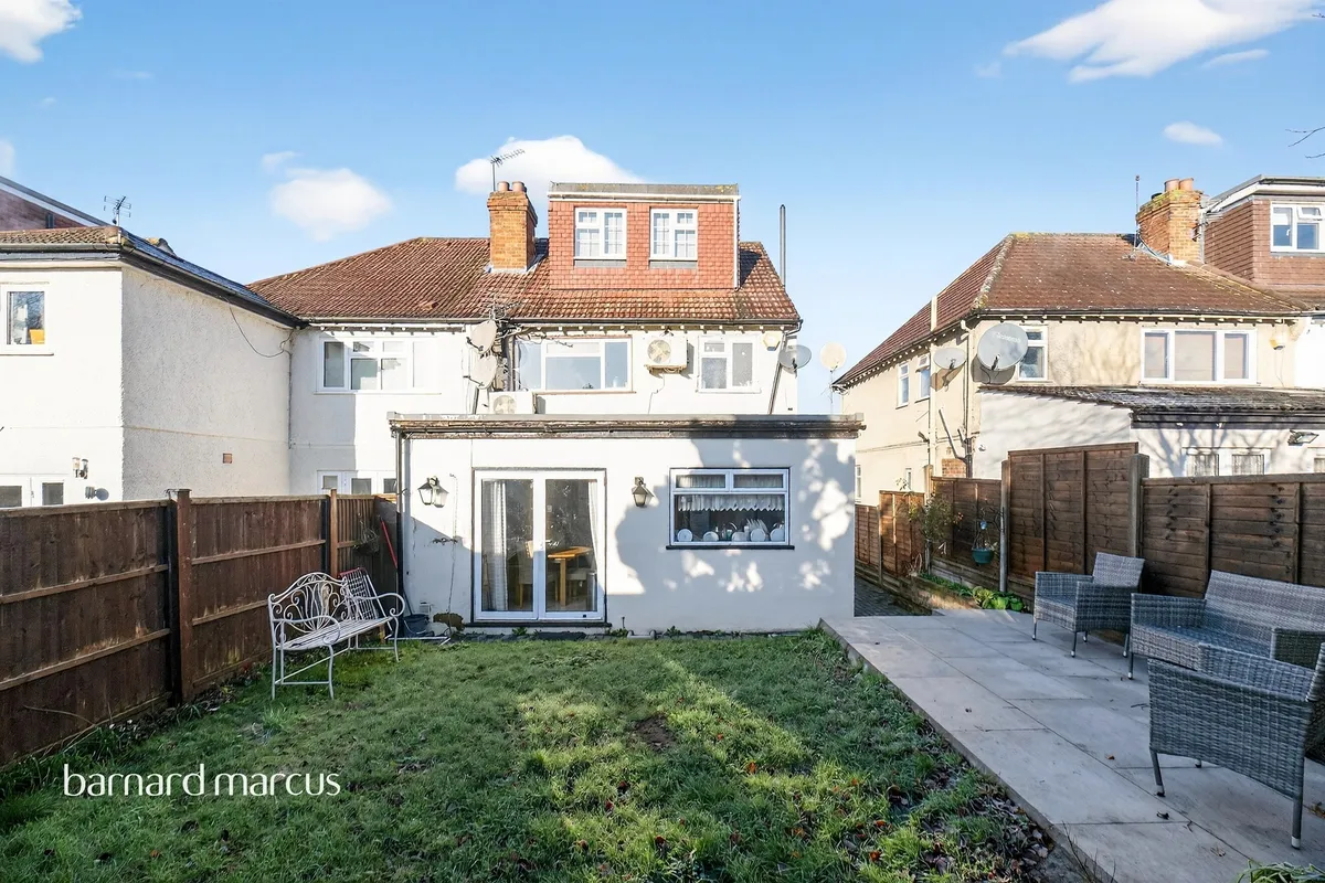 House Poplar Road in Greater London