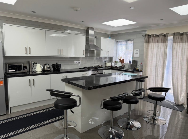Room Elmwood Road in Slough