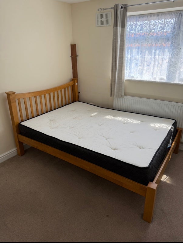 Room Elmwood Road in Slough