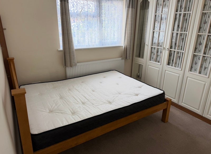 Room Elmwood Road in Slough