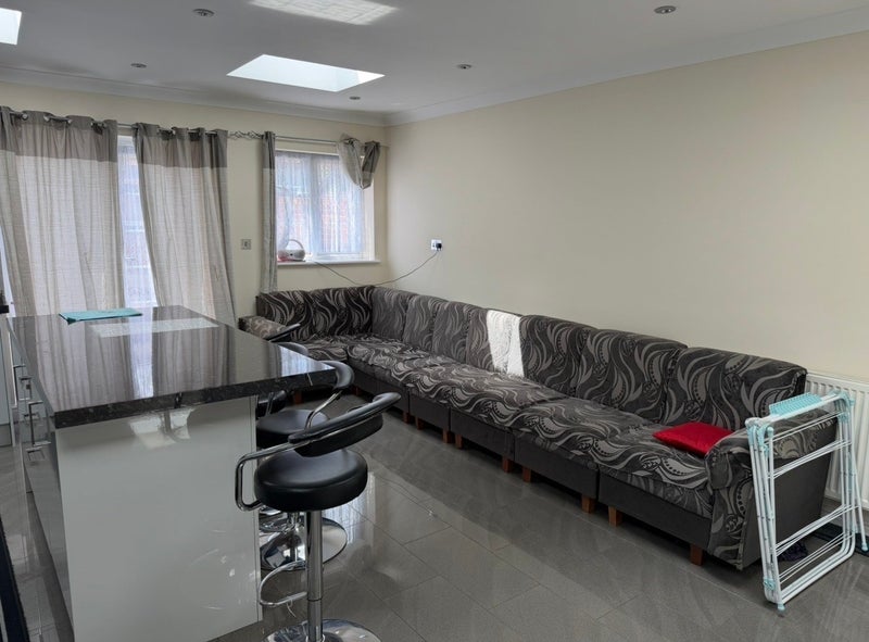 Room Elmwood Road in Slough