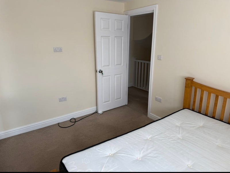 Room Elmwood Road in Slough
