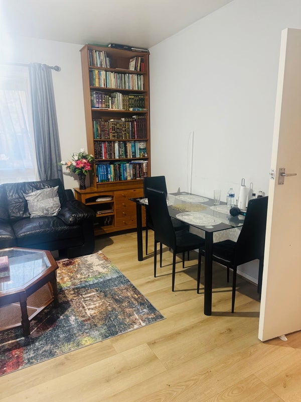 Room Prout Road in Greater London
