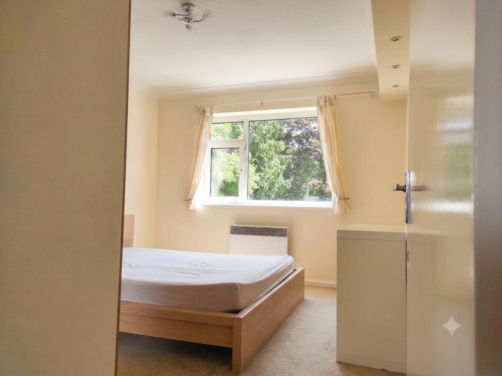Flat Grange Road in Greater London