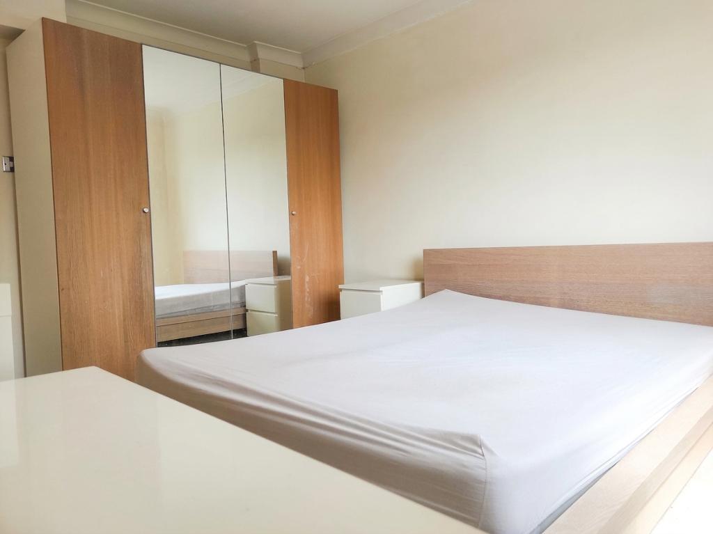 Flat Grange Road in Greater London