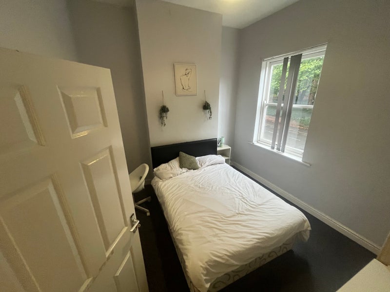 Room Regent Road in Leicester
