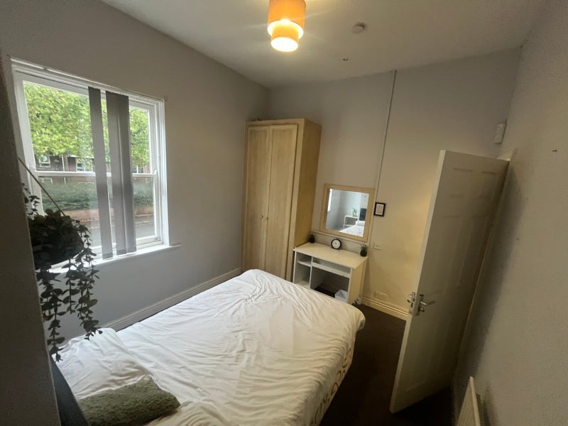 Room Regent Road in Leicester