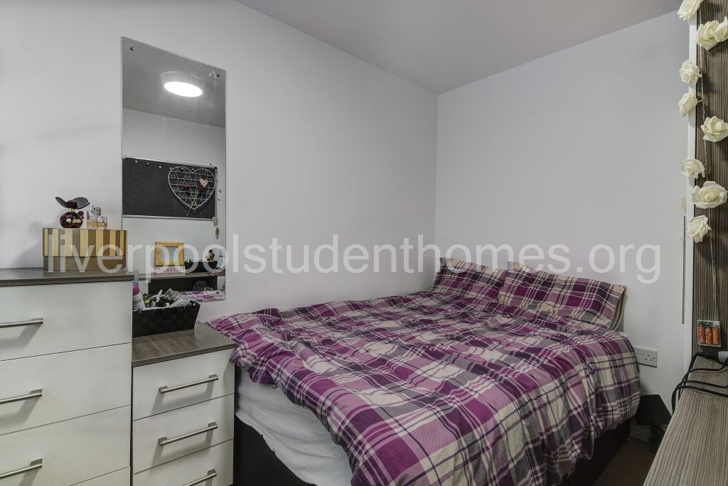 Room Shaw Street in Liverpool
