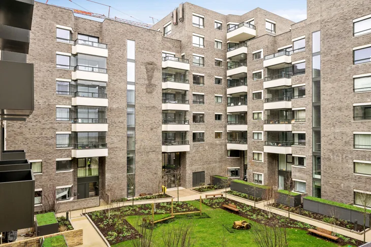 Flat Tannery Square in Greater London