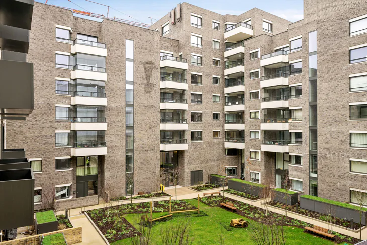 Flat Tannery Square in Greater London