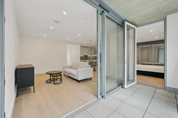 Flat Tannery Square in Greater London