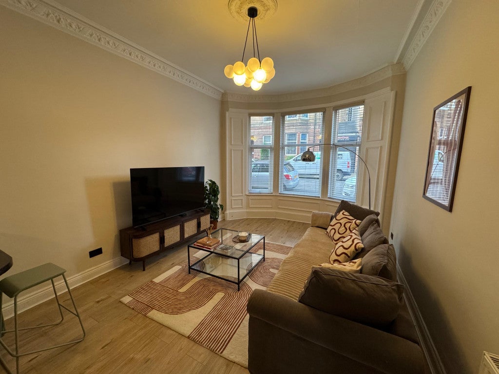 Flat Overdale Gardens in Glasgow