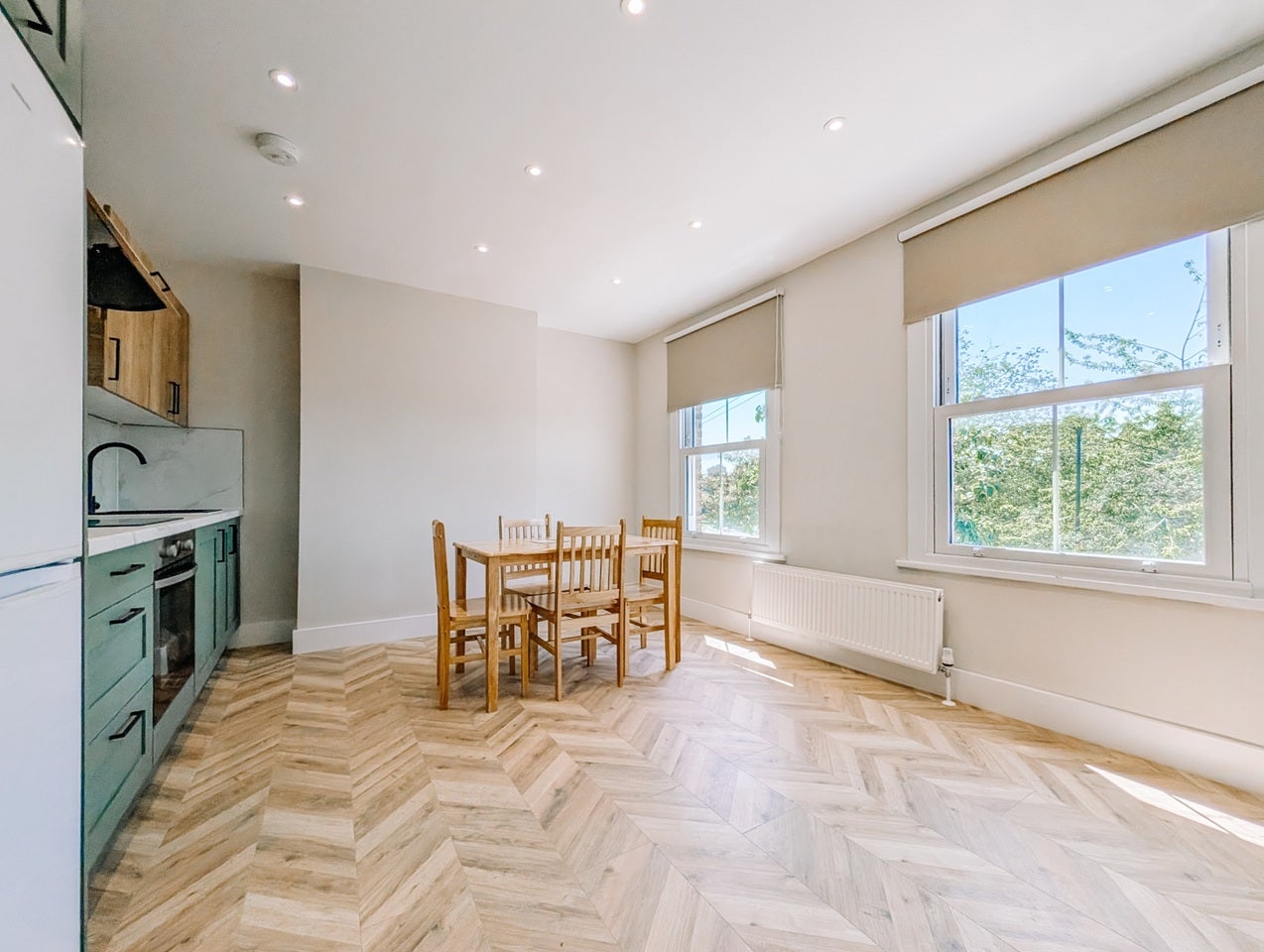 Flat Heron Road in Greater London