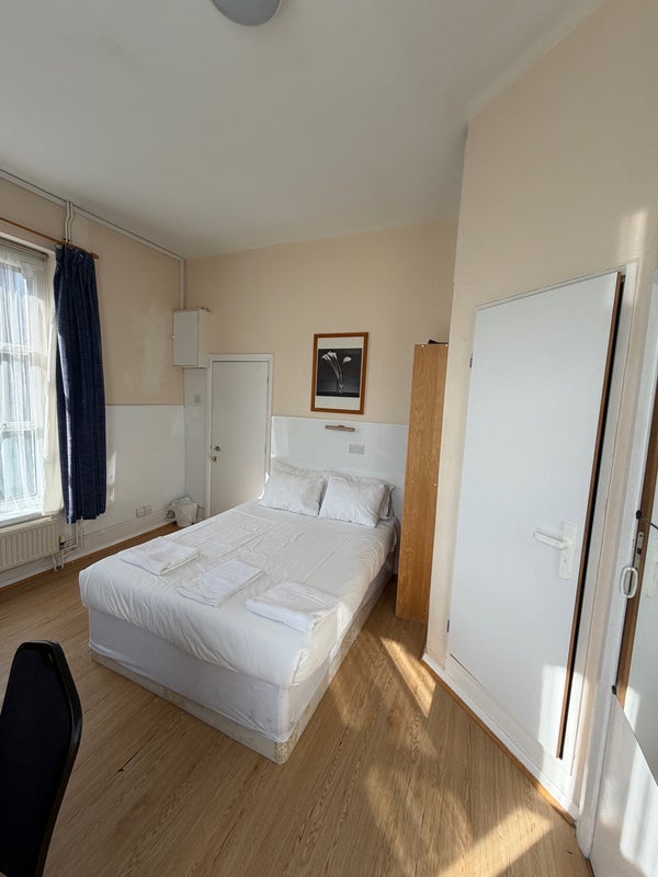 Flat Freeling Street in Greater London