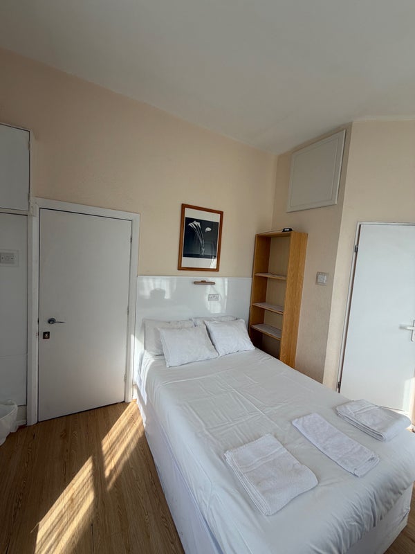 Flat Freeling Street in Greater London