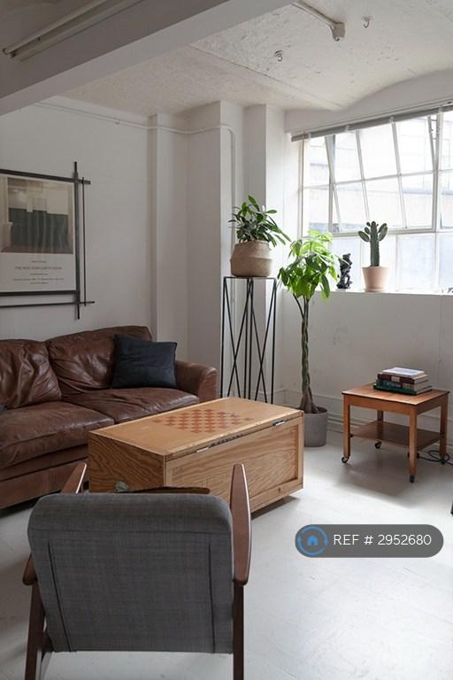 Flat Digby Road in Greater London