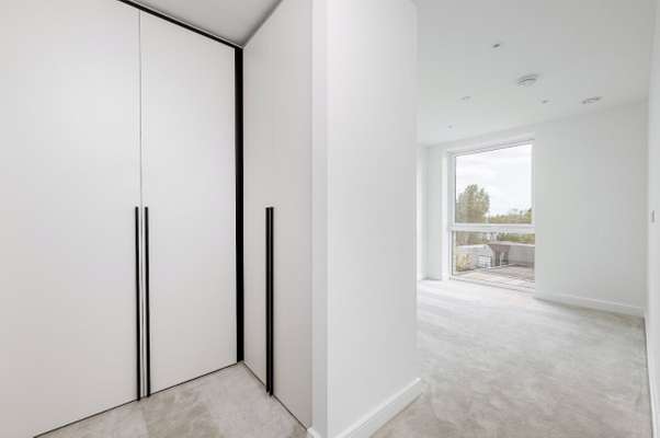 Flat Beresford Avenue in Greater London